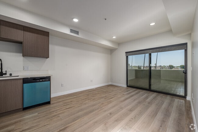 2BR, 2BA - 850SF - Living Room