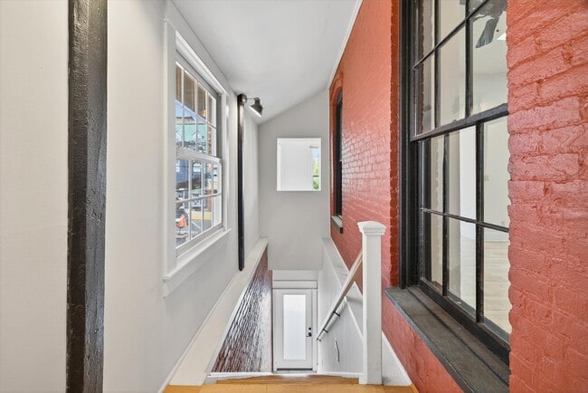Photo - 114 E 6th St