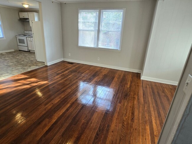 Photo - N. Main area