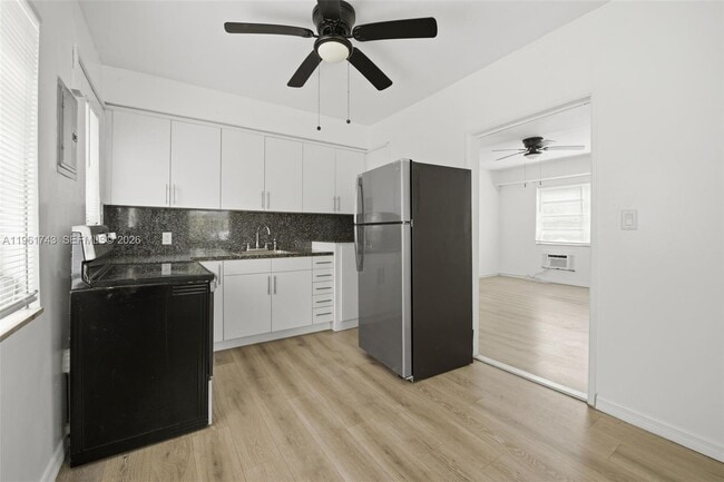 Building Photo - 3267 Franklin Ave Unit Upstairs