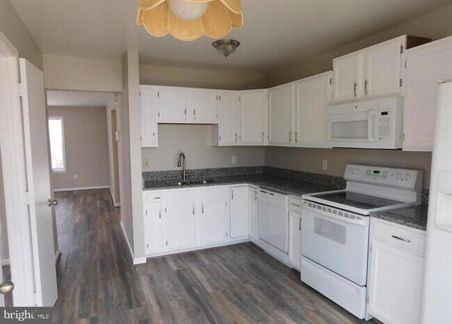 Photo - 100 Mayfair Pl