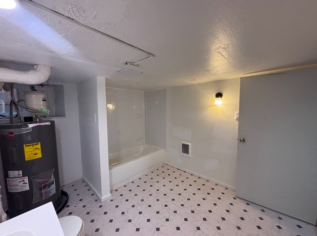Building Photo - 1346 N Grant Ave Unit 1346 N Grant - A