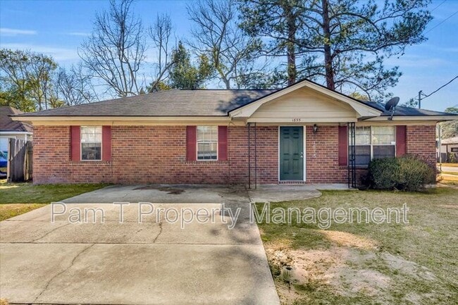 Photo - 1835 Upson St