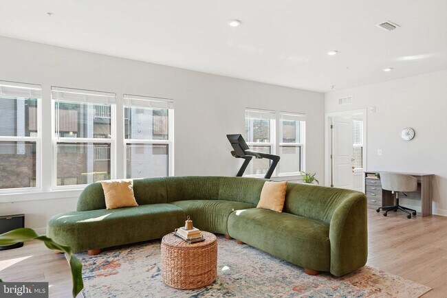 Photo - 46294 Mount Milstead Ter Unit 305