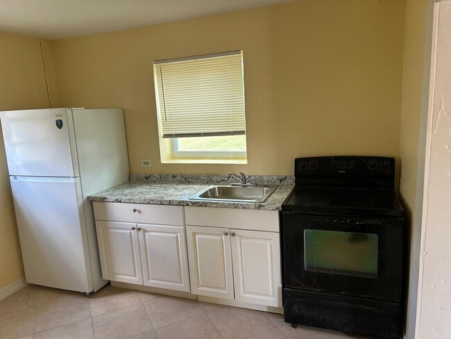 Photo - 371 Banyan Ave