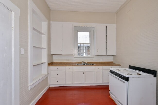 Photo - 103 St John St