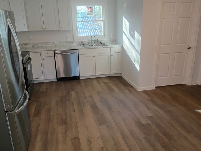 Photo - 101 Edmonds Dr