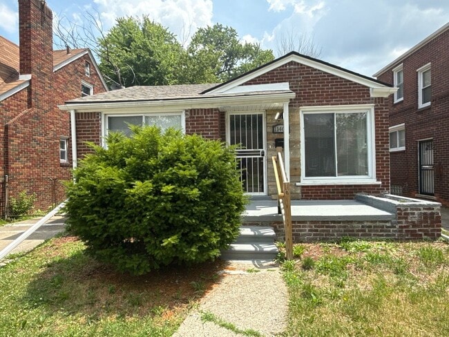 Renovated 3-Bedroom Home – We Welcome Sect... - Renovated 3-Bedroom Home – We Welcome Sect...