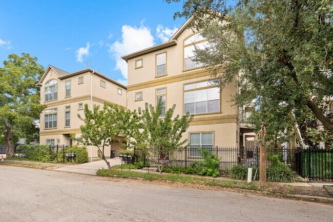 Building Photo - 418 Fowler St