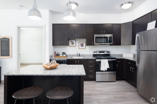 2BD, 2BA - 855SF