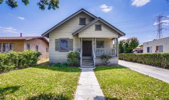 Building Photo - 6826 Hollenbeck St