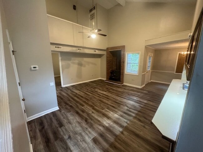 Photo - 106 Northwoods Dr