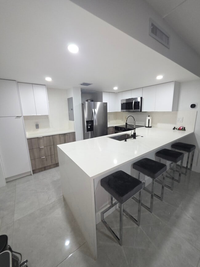 6446 Miami Lakes Dr