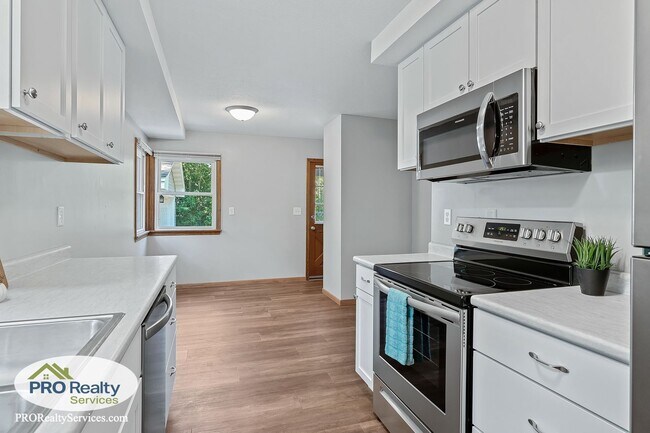 Photo - 3 Bedroom Home in Bloomington