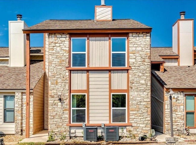 Building Photo - 3 Cypress Fairway Village