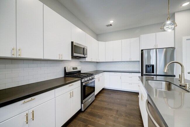 Photo - 5315 Egbert St