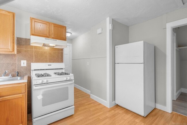Photo - 7-9 Hazel St Unit 3rd flr