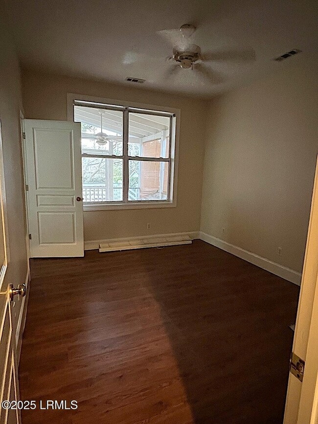 Photo - 2678 Broad St