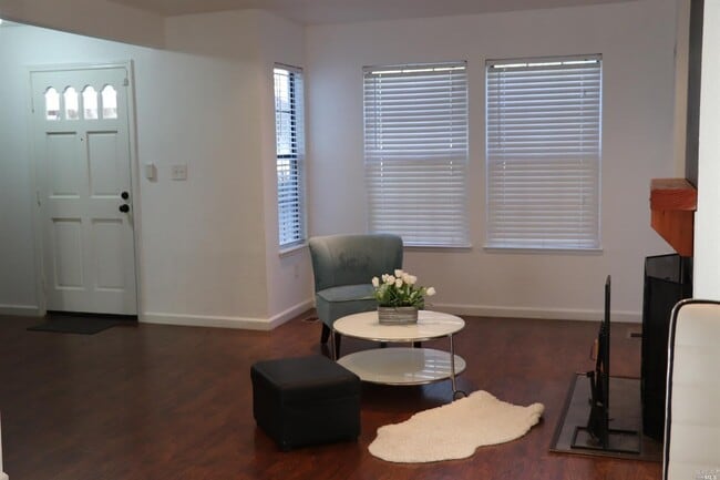 Photo - Benicia's 3 Bedrooms & 2.5 Bathrooms Townhouse, Water/Sewer/Trash Paid by HOA