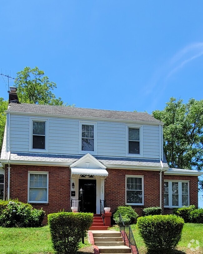 Building Photo - 2602 Hawthorne Ave Rental