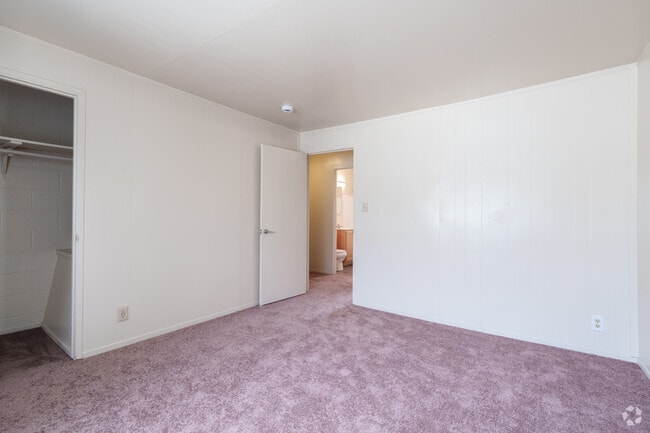 2BR, 1BA - 800SF - Primary Bedroom