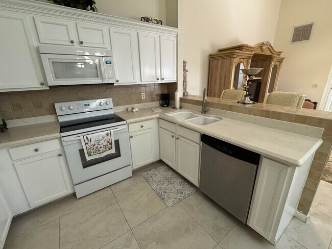 Photo - 4357 Woodstock Dr Unit B