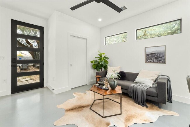 Photo - 1183 Oak Grove Ave