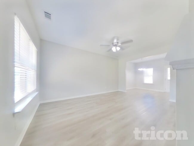 Photo - 17 Carriage Hls Dr SE