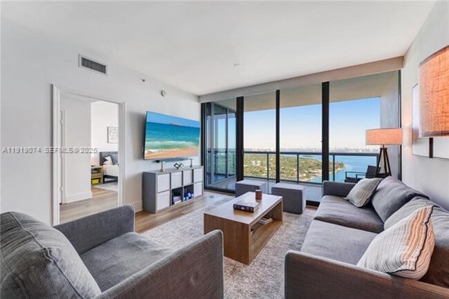 Photo - 601 NE 36th St Unit 601 NE 36th St 3310