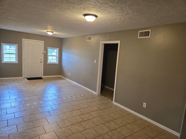 Photo - 5140 Minnie St