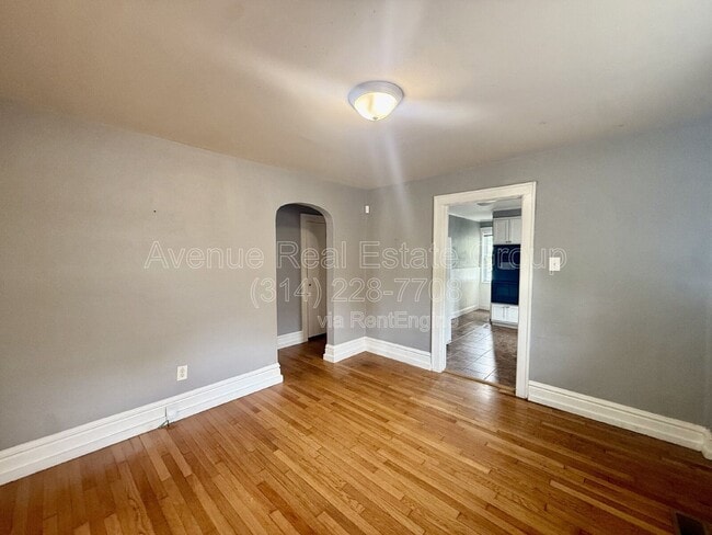 Photo - 5246 Chippewa St