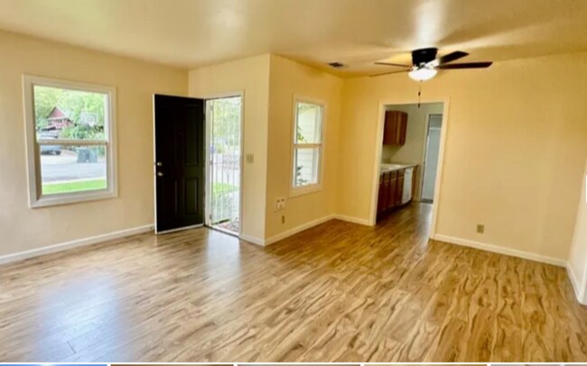 Photo - Cute As A Bug 2/1 Tahoe Park Gem!  Please read entire ad for viewings.