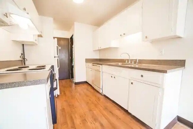 Photo - Laurelwood Estates