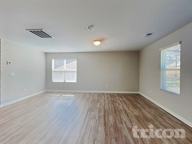 Photo - 312 Winston Ln