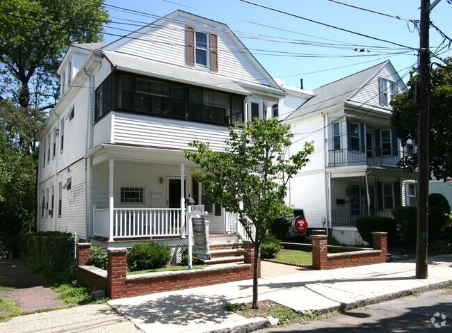 Building Photo - 10 Greenleaf Ave Unit 2 Rental