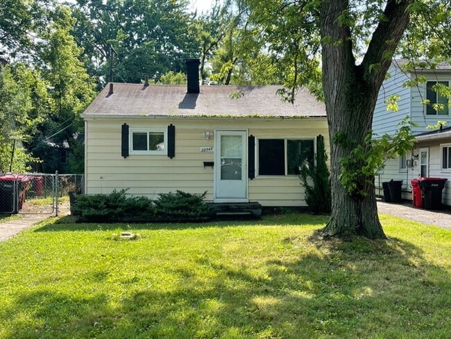 2bd / 1 ba ranch with nice fenced backyard. - 2bd / 1 ba ranch with nice fenced backyard. House