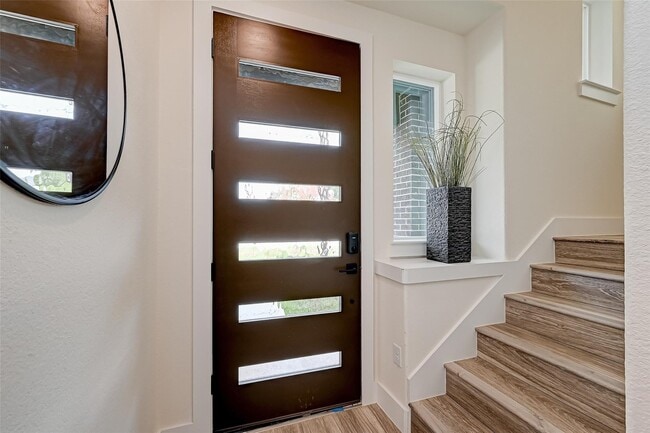 Photo - 2905 Nagle St