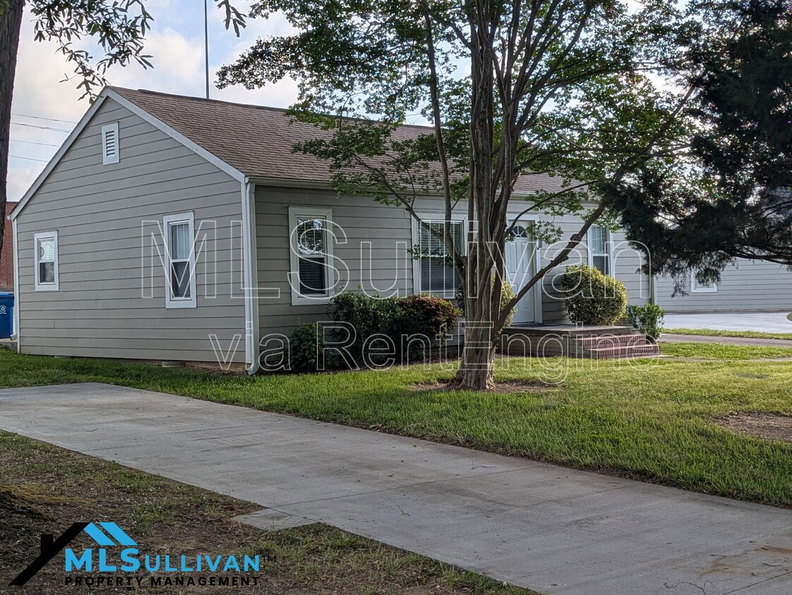 Photo - 2128 Sovereign St
