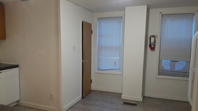 Photo - AVAILABLE JULY - 3 BED 1 BATH Unidad Apt. #2