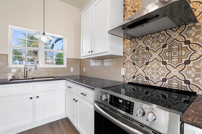 Photo - 2501 Country Club Dr