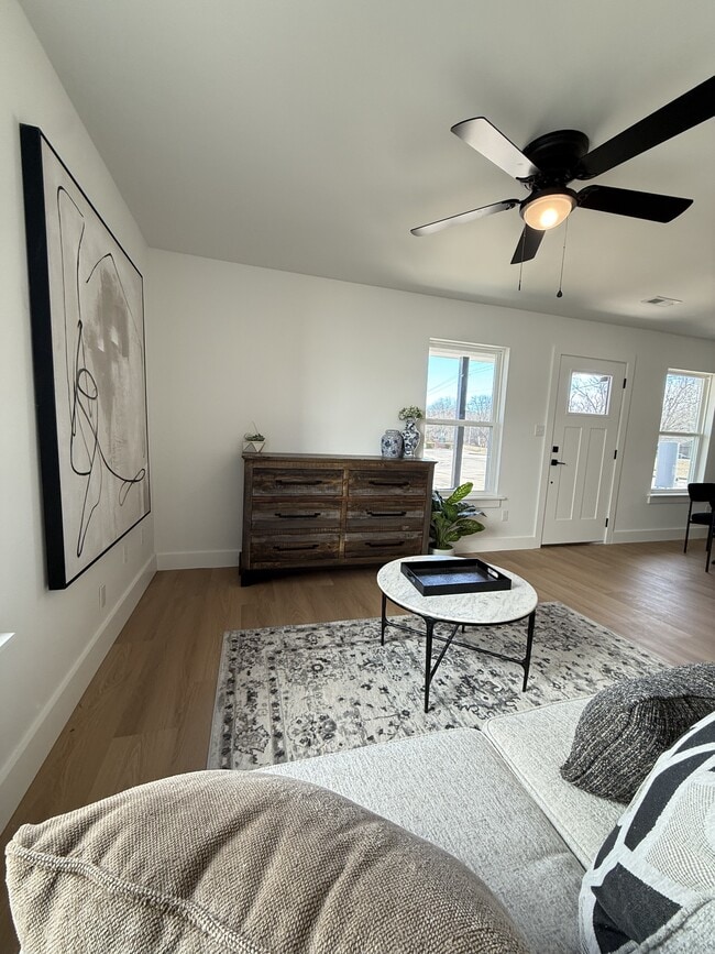 Photo - 1126 W Cato Springs Rd