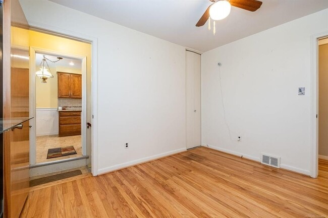 Photo - 32725 Grinsell Dr