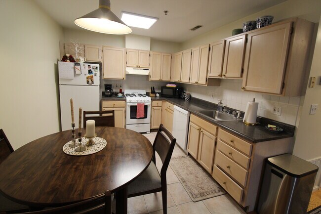 Photo - 2020 Massachusetts Ave Unidad 2