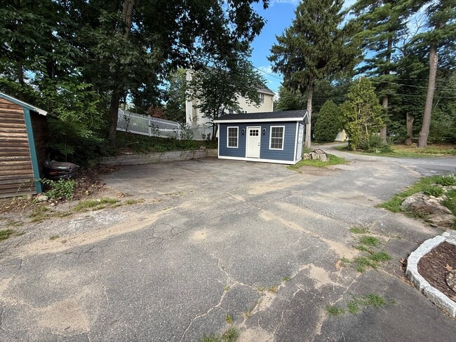 Photo - 5 Rock Pond Ave