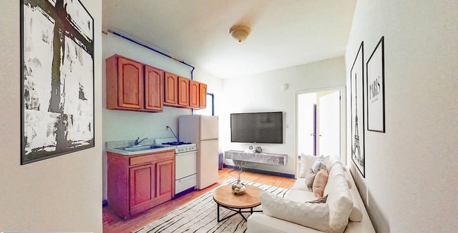 Building Photo - 325 E 14th St Rental