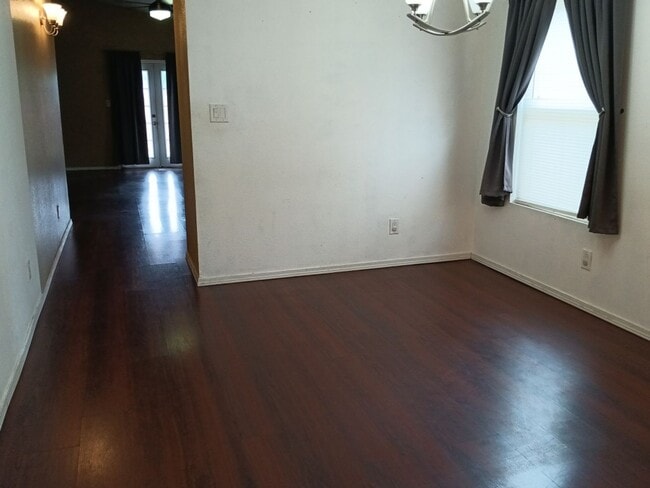 Photo - Three Bedroom, Two bathroom House on the W...