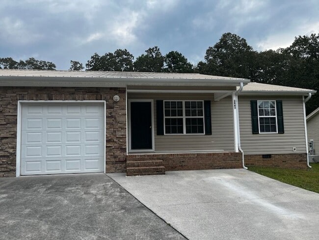 Building Photo - 2 Bedroom 2 Bath Duplex with Garage Rental