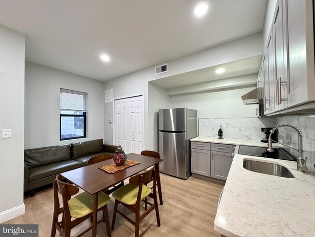 Photo - 1024 Race St Unit 3D