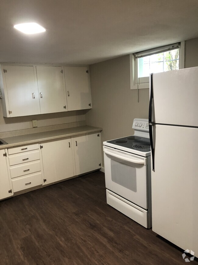 Kitchen - 424 Miles Ave Unit Basement Rental