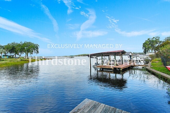 Photo - 7656 Laura St N